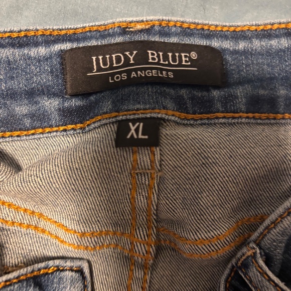 Judy Blue Denim Cutoffs - Picture 3 of 3